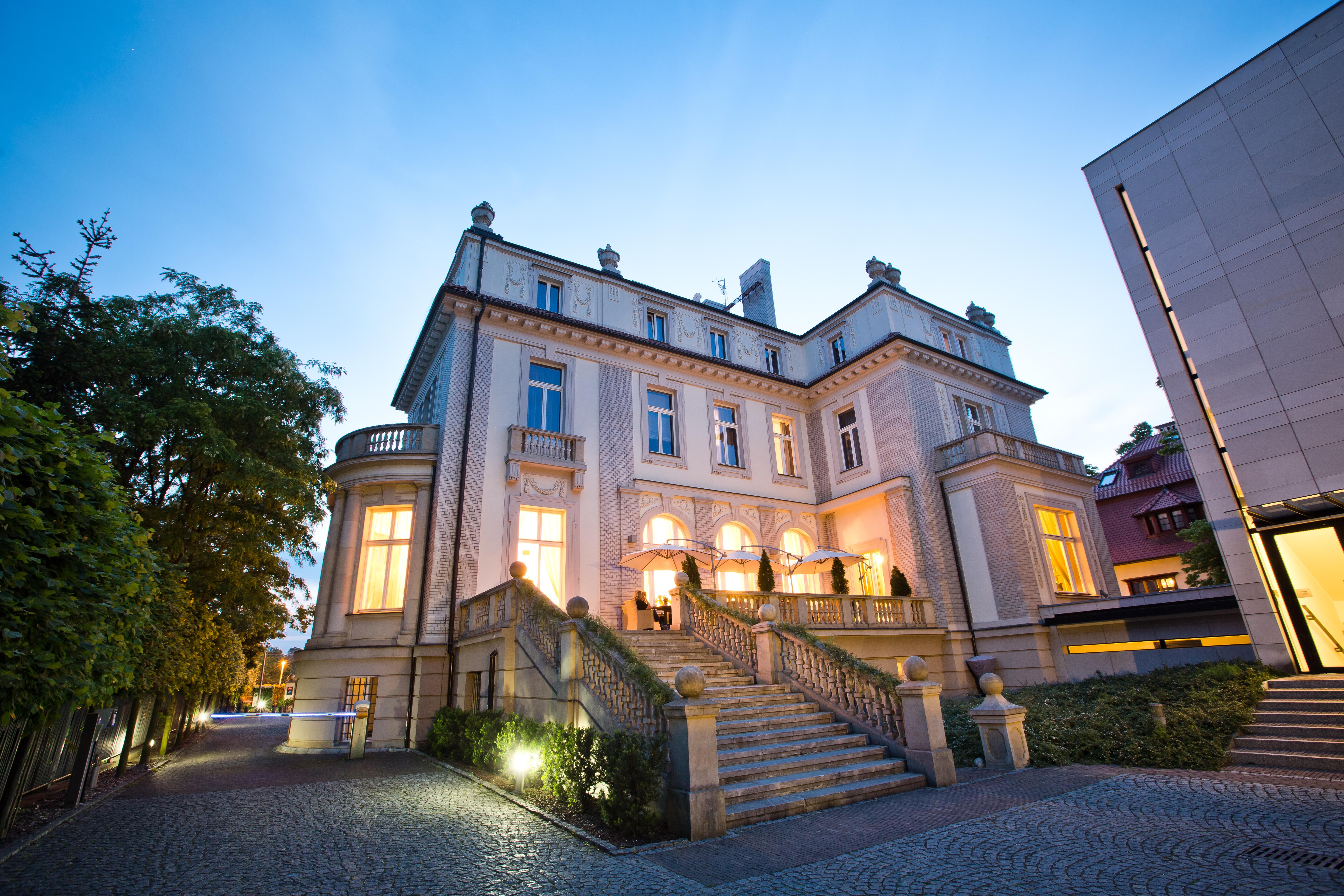 호텔 플래티넘 팰리스 브로츠와프 외부 사진 Villa Hügel