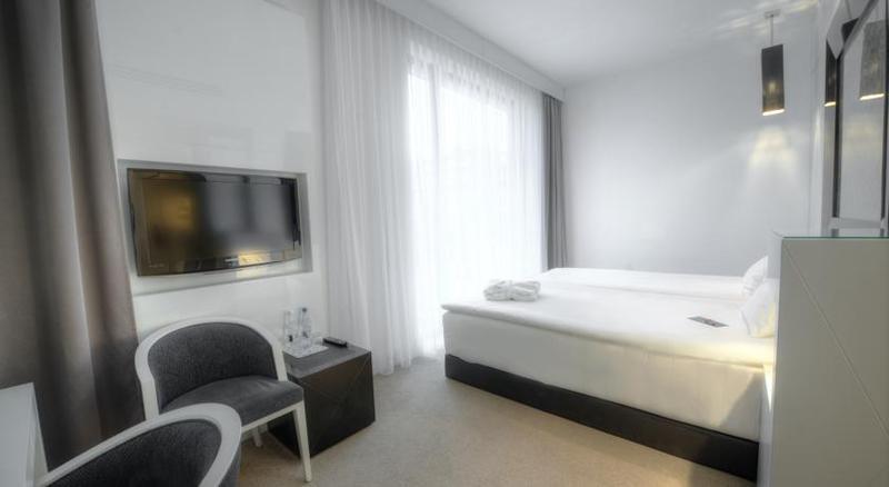 호텔 플래티넘 팰리스 브로츠와프 외부 사진 A room at the hotel
