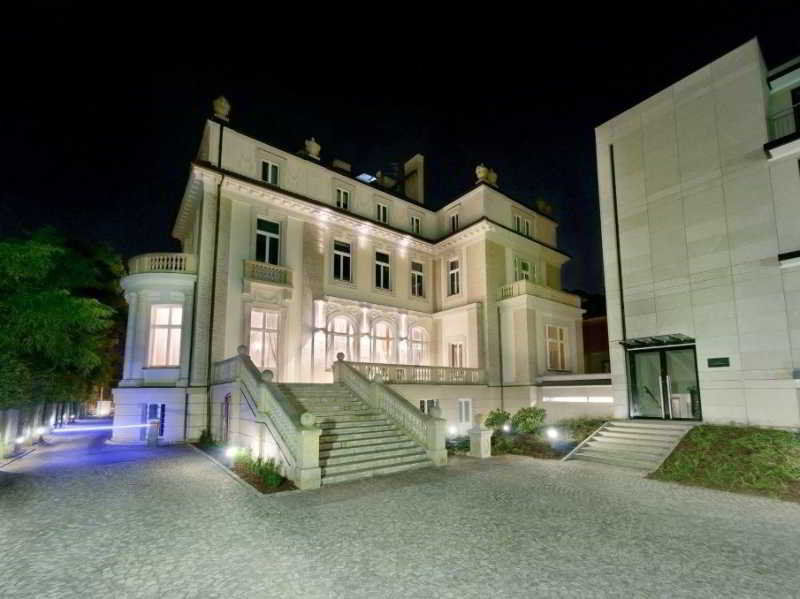 호텔 플래티넘 팰리스 브로츠와프 외부 사진 The museum at night