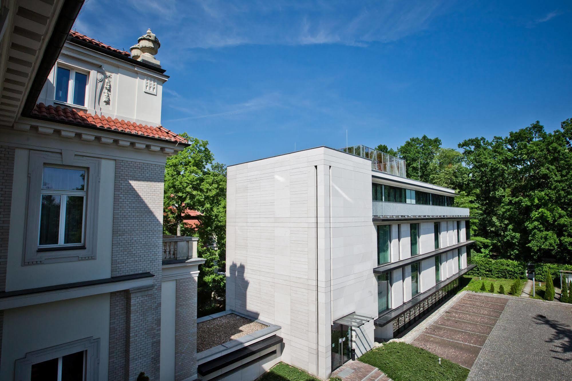 호텔 플래티넘 팰리스 브로츠와프 외부 사진 The new building of the Institute of Physics