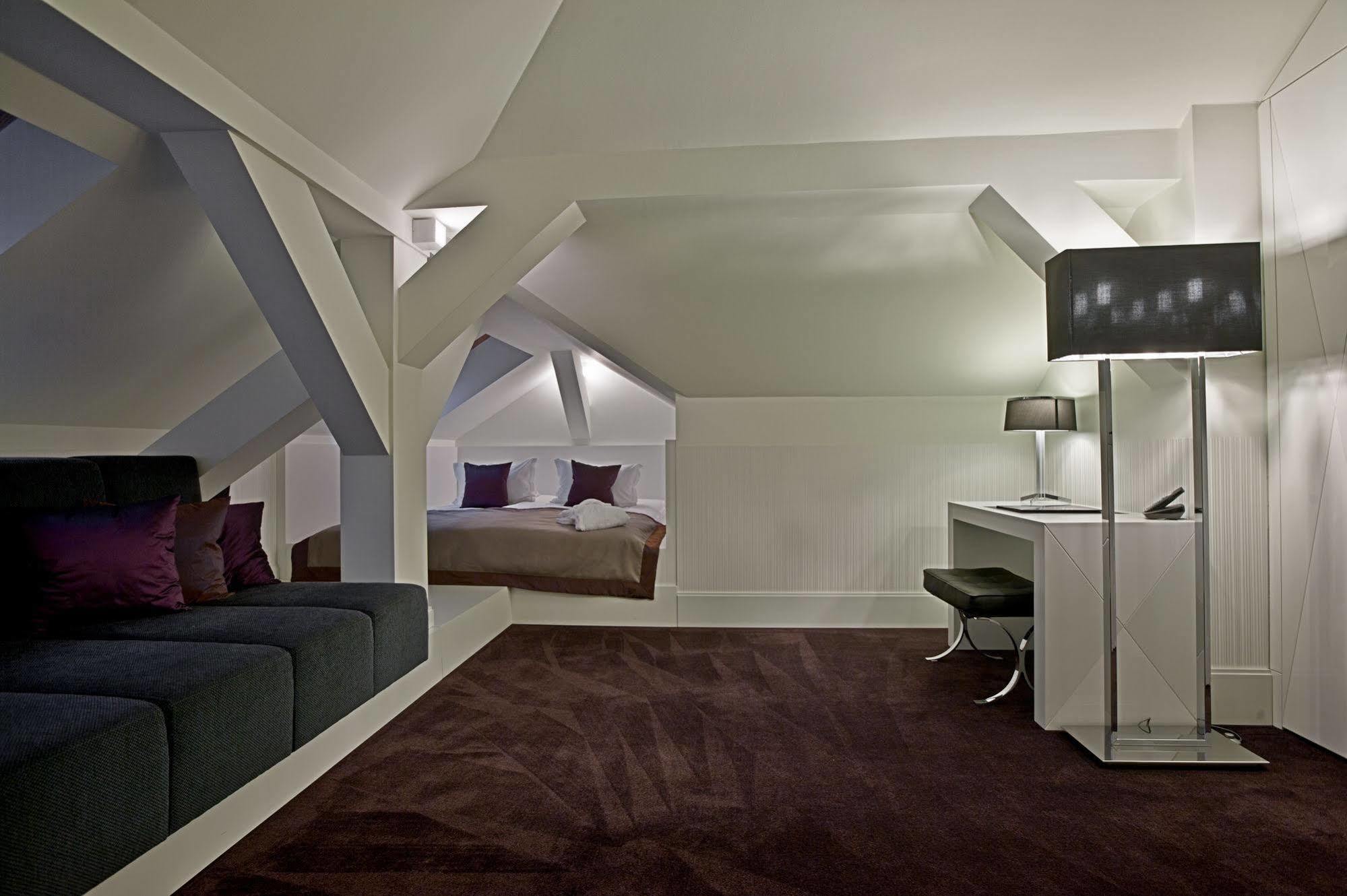 호텔 플래티넘 팰리스 브로츠와프 객실 사진 A suite at the hotel