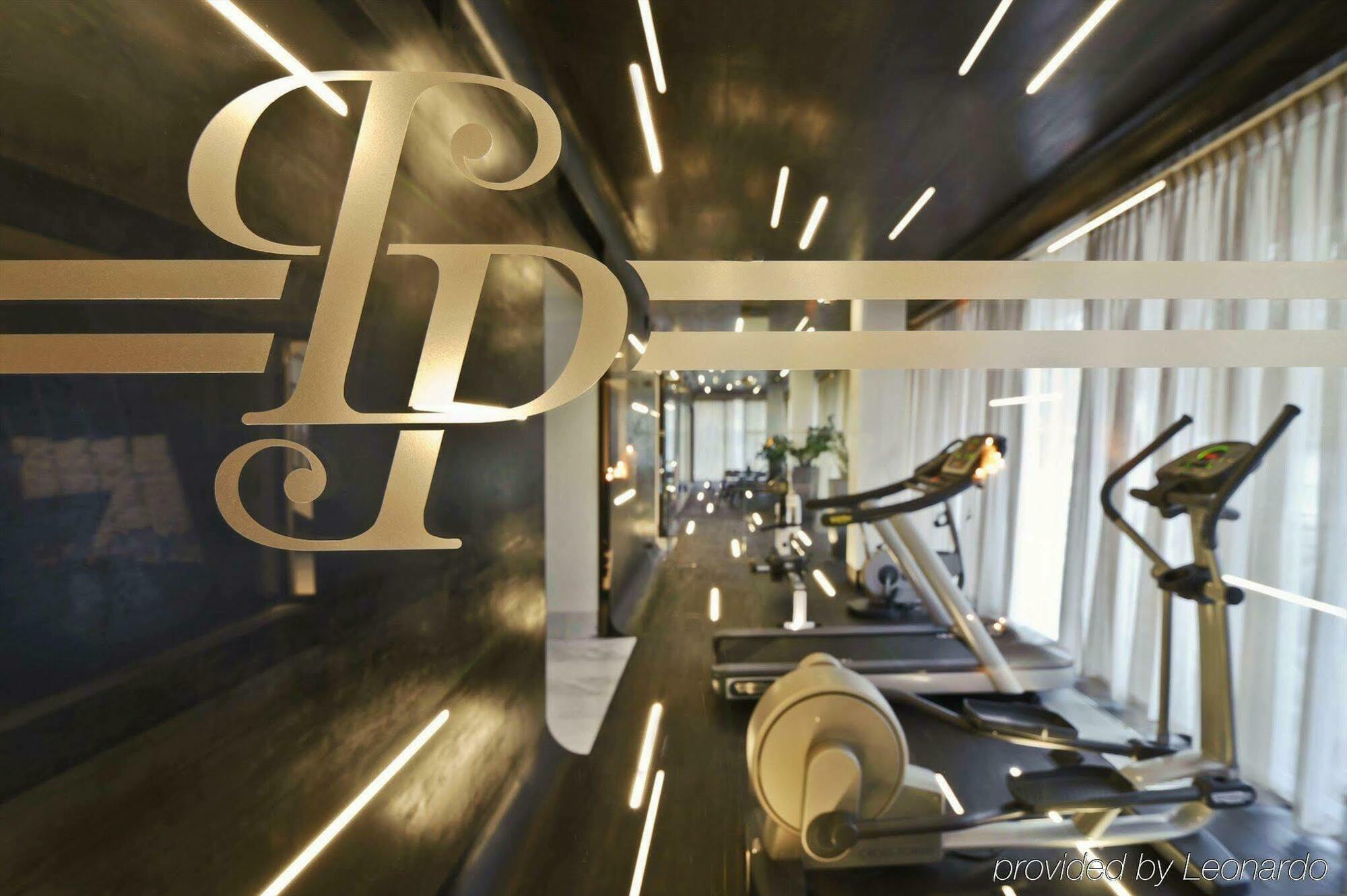 호텔 플래티넘 팰리스 브로츠와프 외부 사진 The gym at the hotel